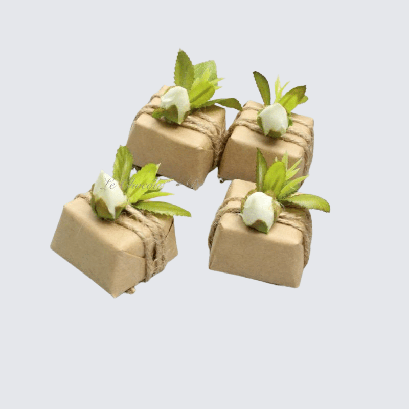 ROSE BUD & GREENERY DECORATED CHOCOLATE	 	